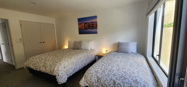 豪華公寓, 2 間臥室 | 高級寢具、遮光布/窗簾、隔音、熨斗/熨衣板