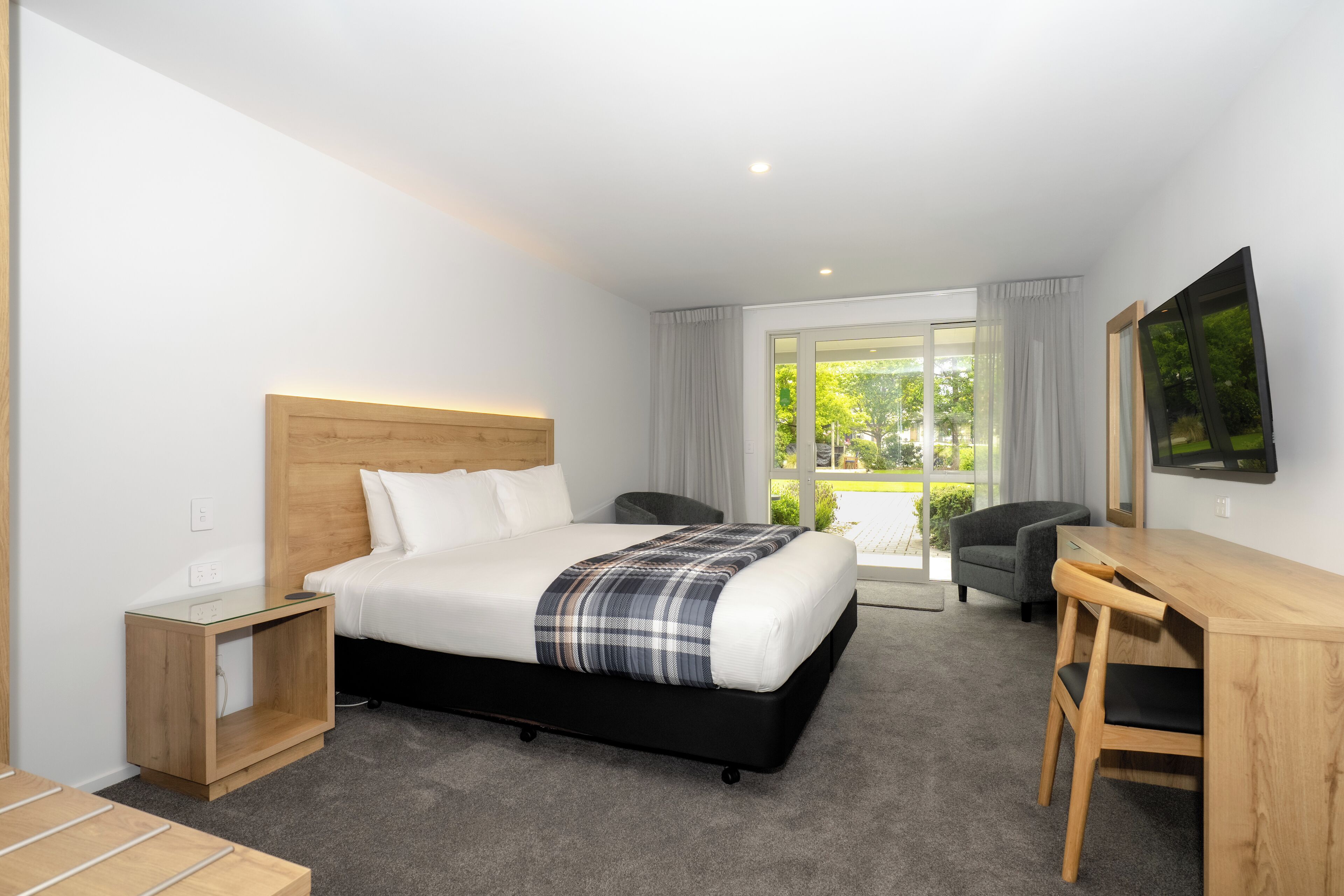 Monolocale Deluxe | Biancheria da letto di alta qualità, tende oscuranti, insonorizzazione