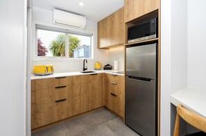 Habitación familiar, 1 habitación | Cocina básica privada | Frigorífico pequeño, microondas y tostadora