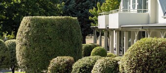 Colonial Manor Motel