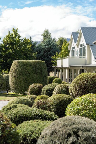 Colonial Manor Motel