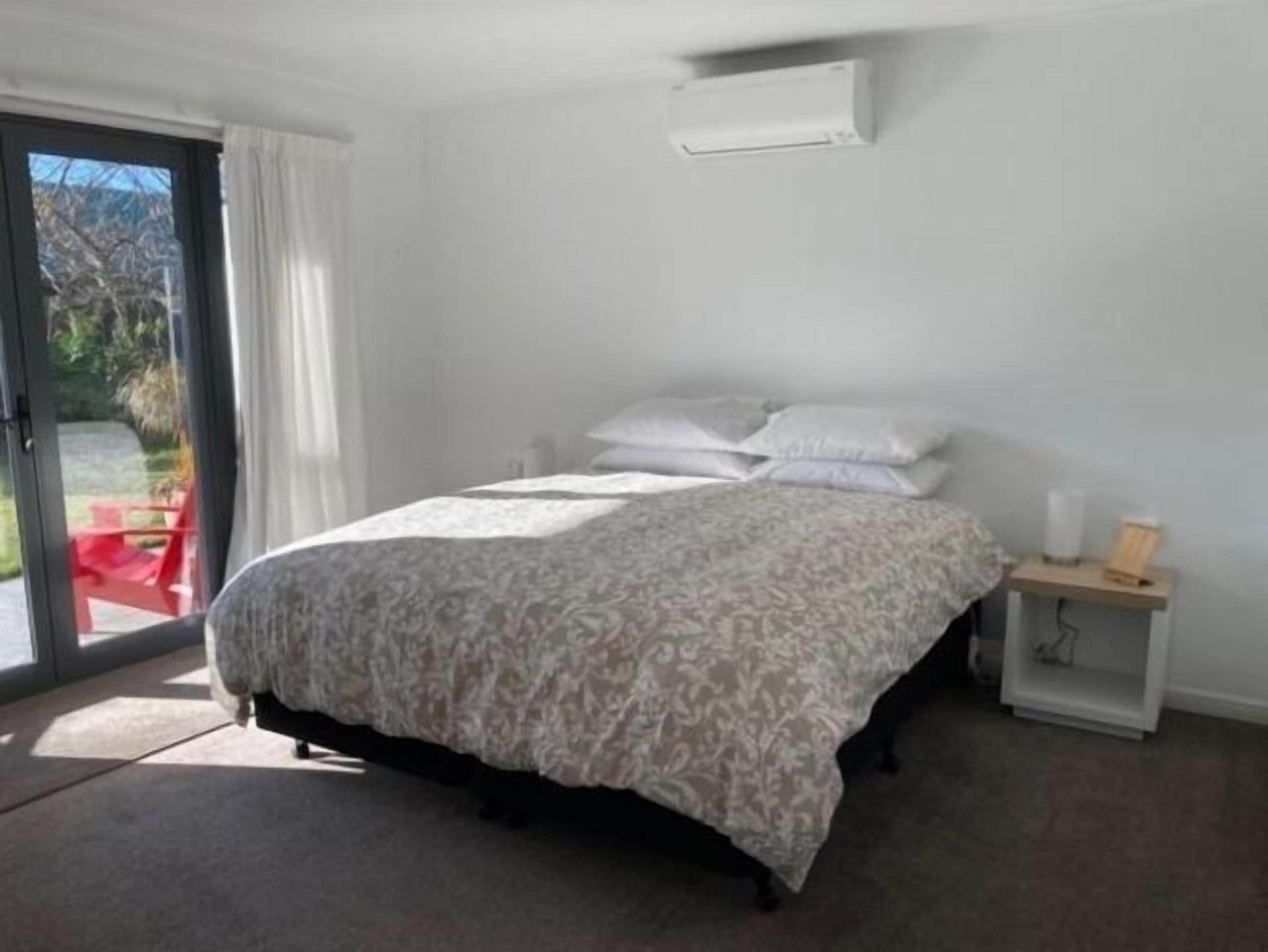 Deluxe Apartment, 2 Bedrooms | Premium bedding, blackout drapes, soundproofing, iron/ironing board