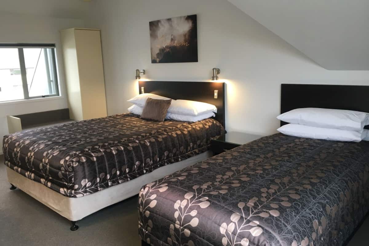 Upstairs Studio | 1 bedroom, premium bedding, blackout drapes, soundproofing