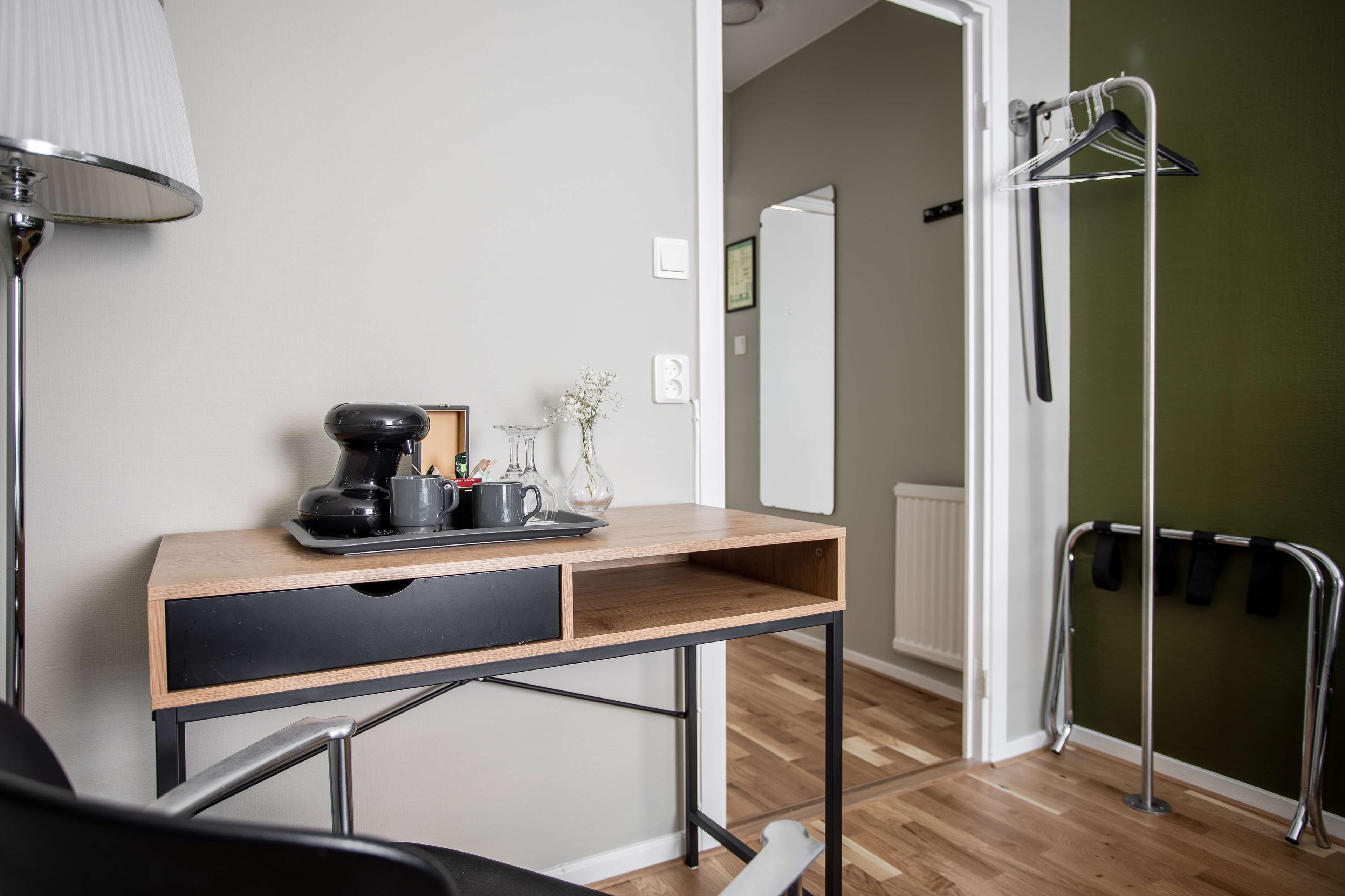 individually decorated, individually furnished, desk, laptop workspace