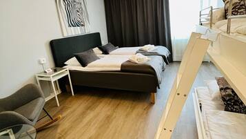 Family Room, 2 Single Beds, Non Smoking