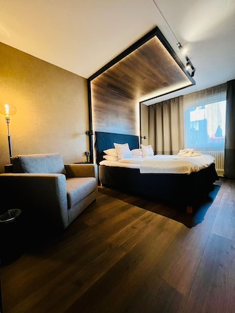 Decoración personalizada, muebles diferentes y escritorio