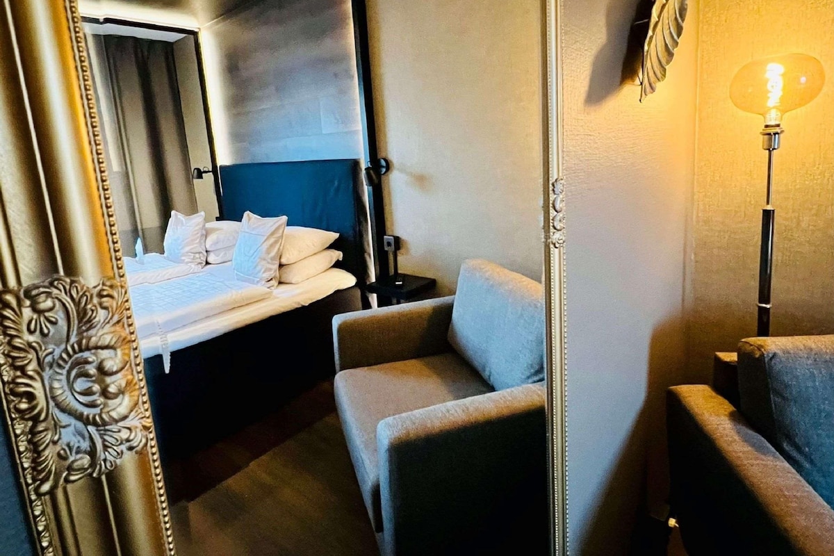 Desk, laptop workspace, blackout drapes, cribs (surcharge)
