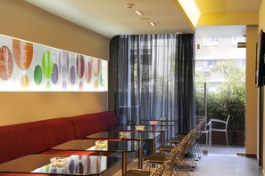 Lobby sitting area - 35 Rooms (Beirut)