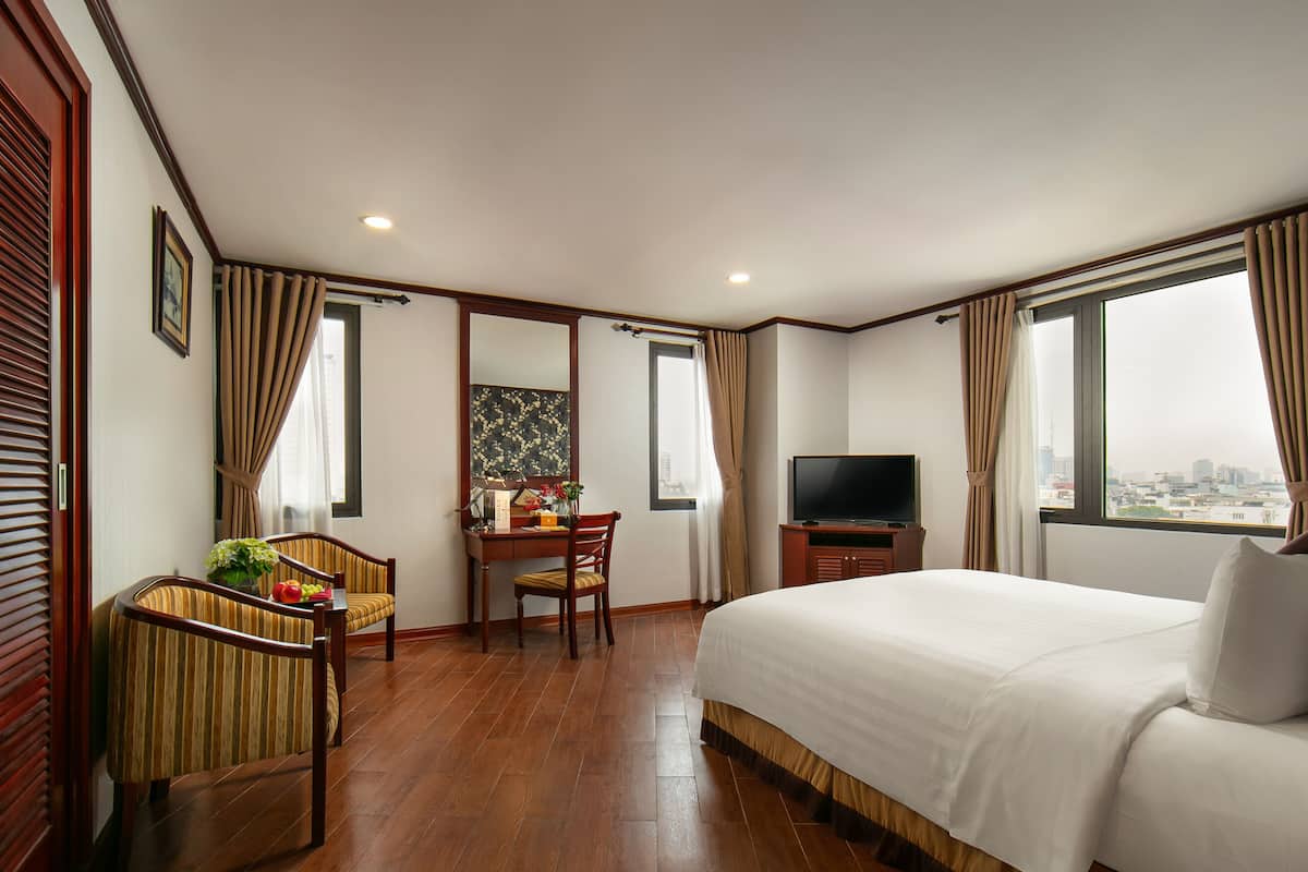 Executive Double Room, City View | Minibar, in-room safe, individually furnished, desk