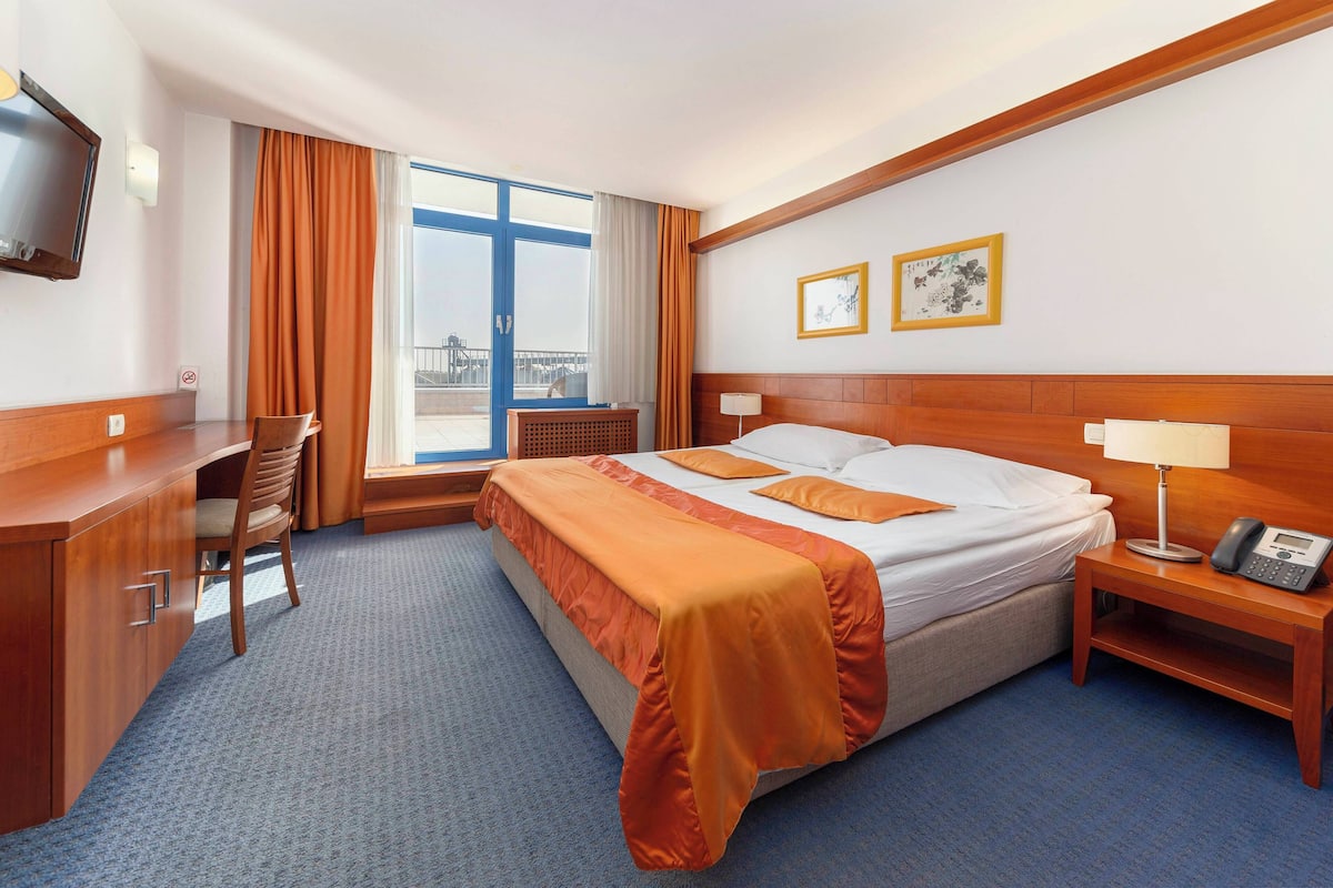 Double Room, Balcony | Minibar, desk, laptop workspace, blackout drapes