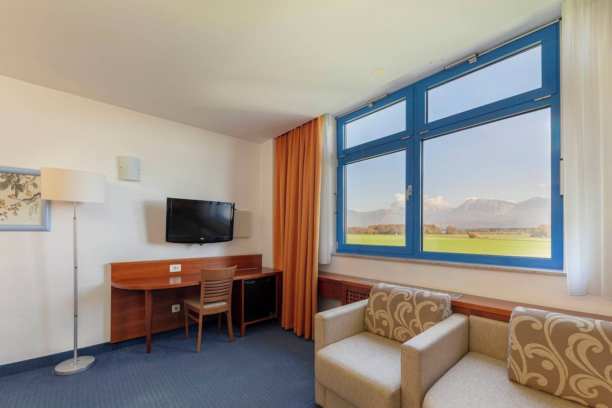 Panoramic Quadruple Room | Minibar, desk, laptop workspace, blackout drapes