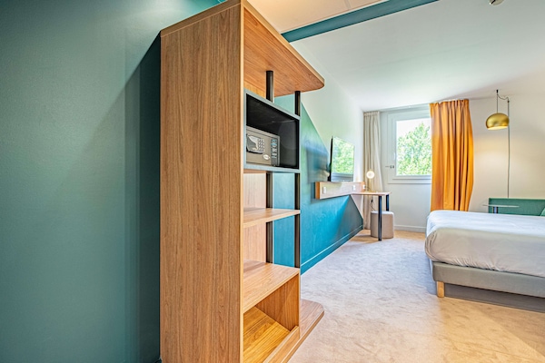 Standard Room, 1 Double Bed | Premium bedding, pillowtop beds, in-room safe, desk