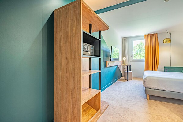 Standard Room, 1 Double Bed | Premium bedding, pillowtop beds, in-room safe, desk