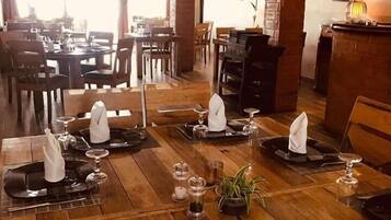 Café da manhã, almoço e jantar