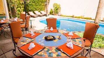 Breakfast, lunch, dinner served; international cuisine