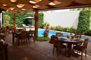Se sirven desayunos, comidas y cenas 