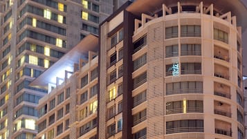 Fachada del alojamiento - Noche