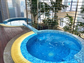 Indoor spa tub
