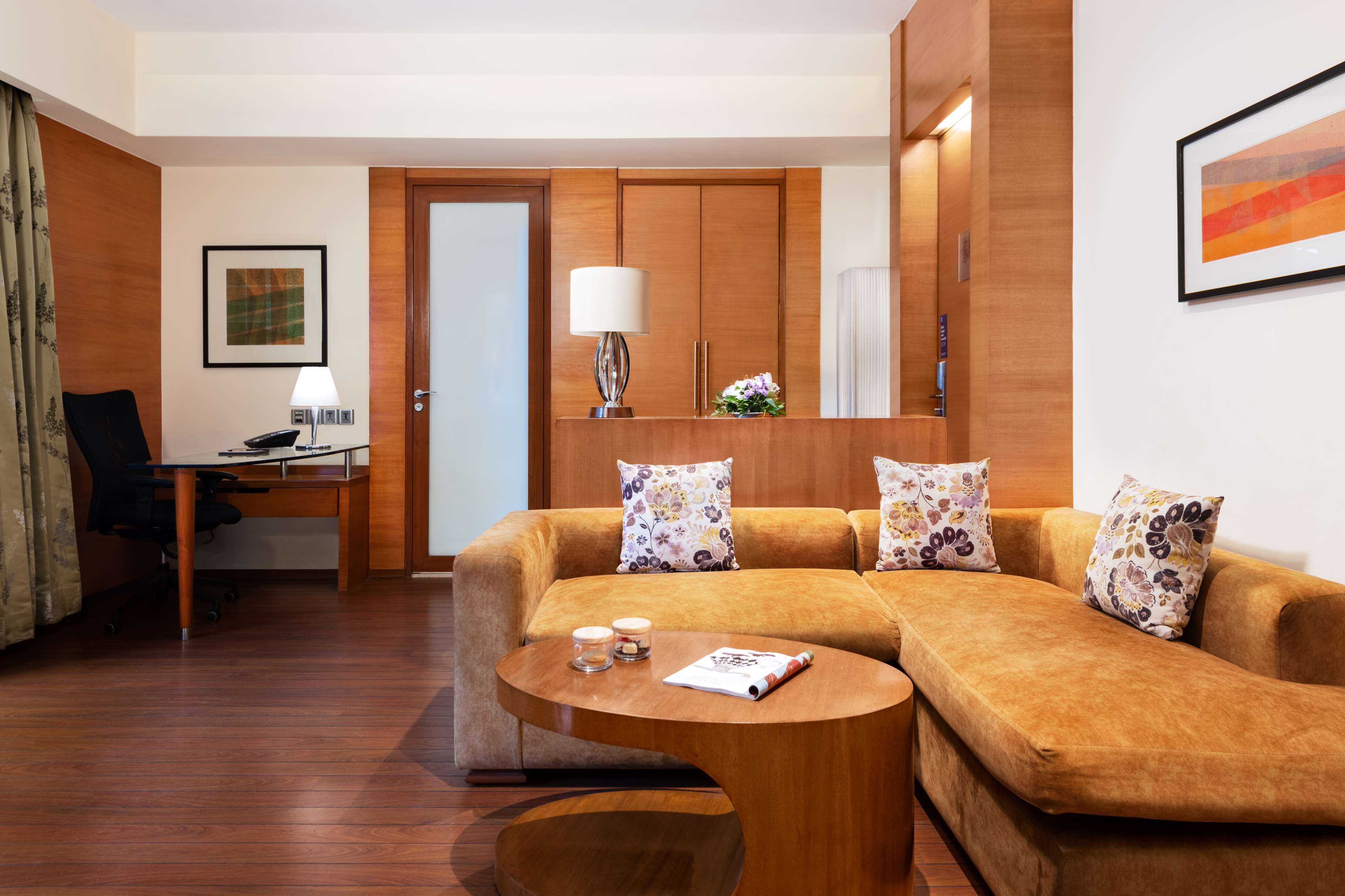suite (garden) | premium bedding, minibar, in-room safe, desk