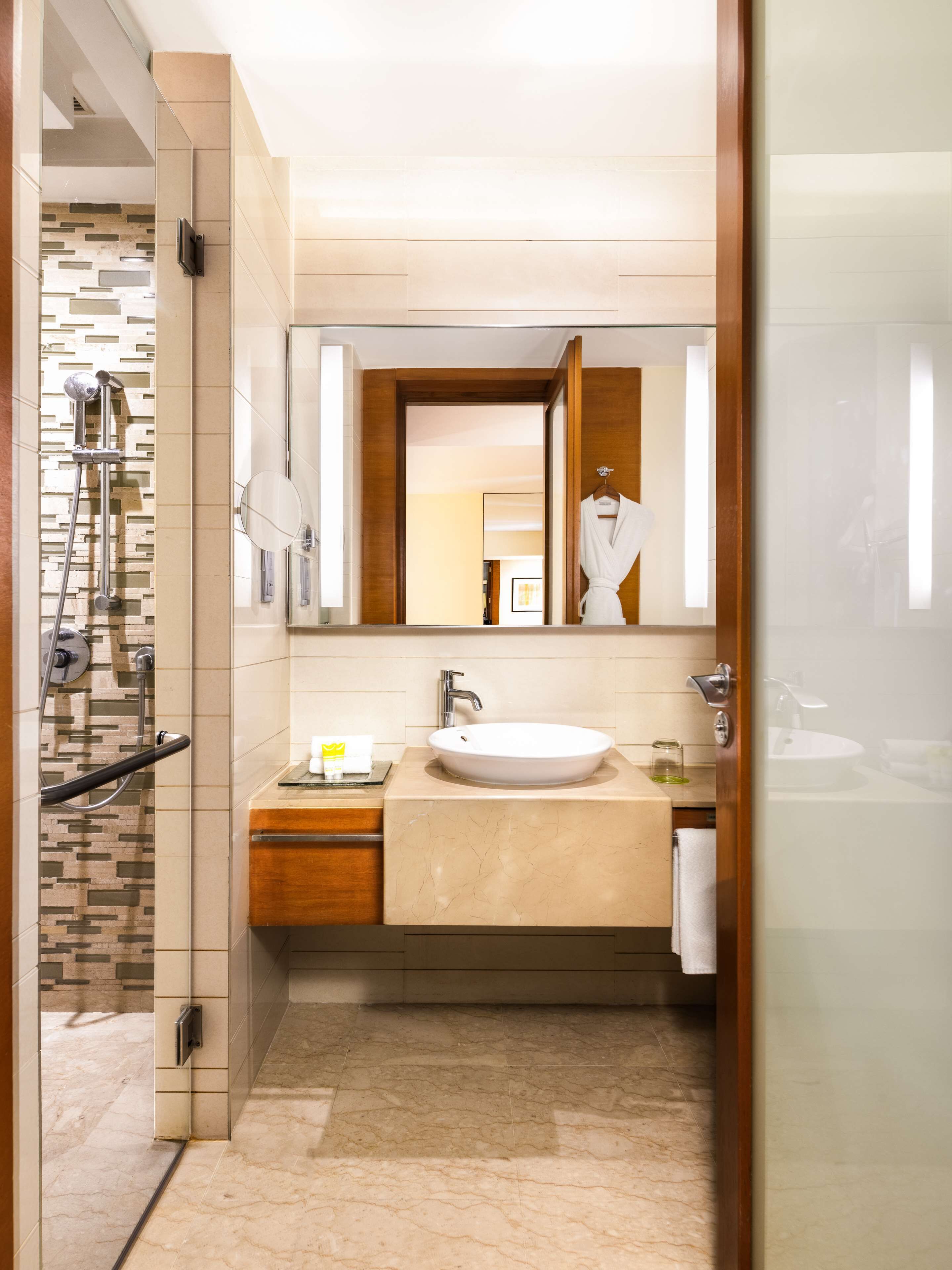 shower, rainfall showerhead, free toiletries, hair dryer