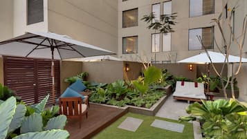 Suite (Garden) | Premium bedding, minibar, in-room safe, desk