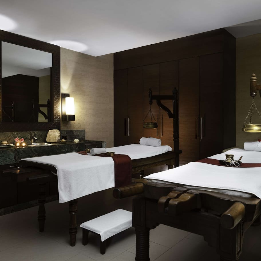 Couples treatment rooms, sauna, steam room, body treatments