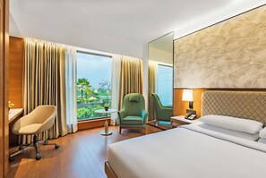 Club Room, 1 King Bed | Premium bedding, minibar, in-room safe, desk - Hyatt Pune (Pune)