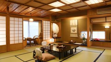 Family Room 12 Tatami Mats with Twin Bed Room | Down duvets, in-room safe, individually decorated