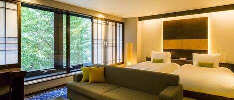 Hochwertige Bettwaren, Zimmersafe, Schreibtisch, schallisolierte Zimmer