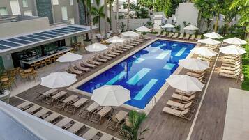 Außenpool, Liegestühle