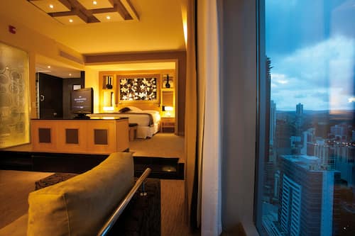 Attico (In the heart of the City) | Minibar, una cassaforte in camera, una scrivania, postazione laptop