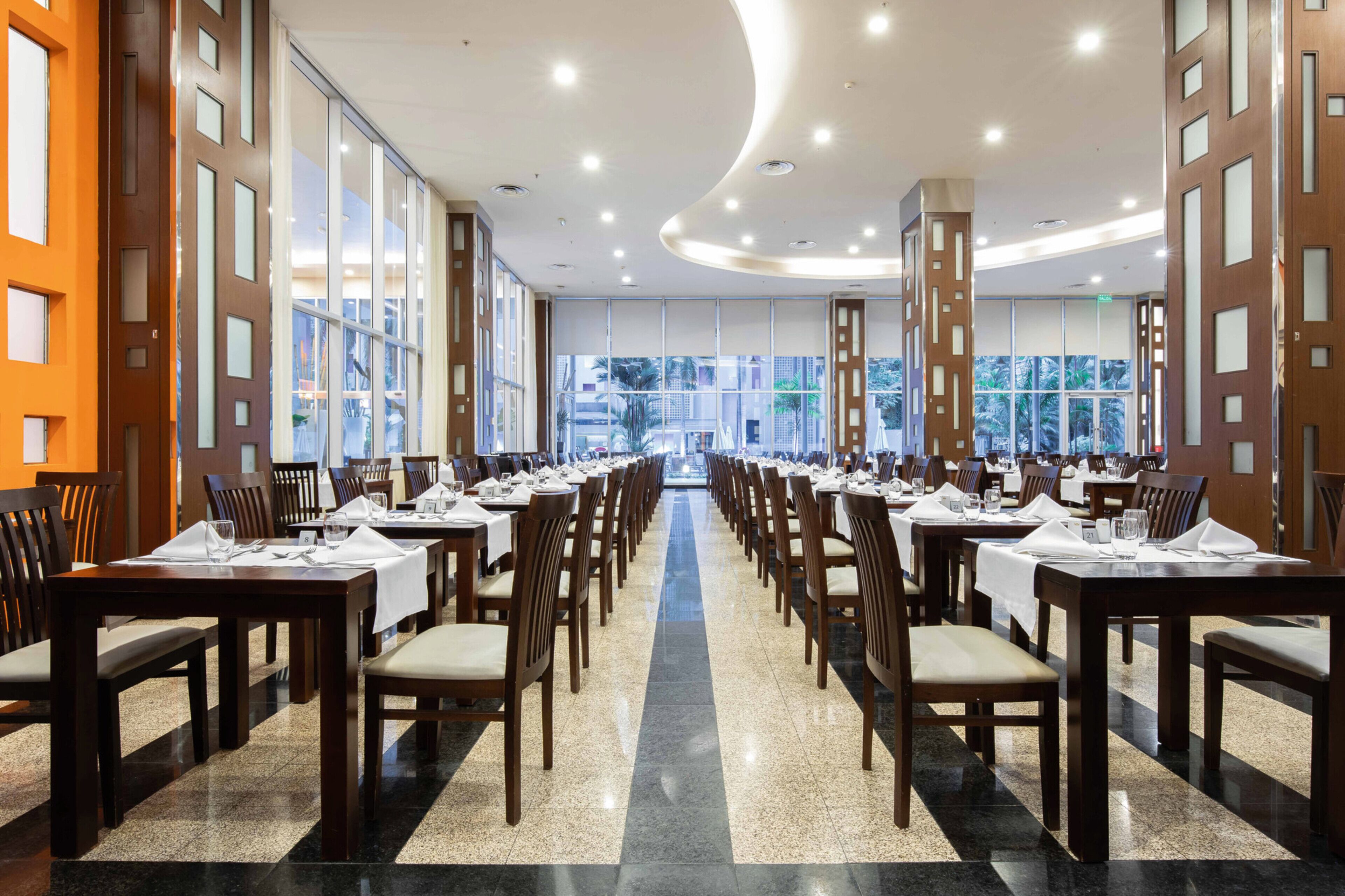 3 restaurants, breakfast, lunch, dinner served; international cuisine