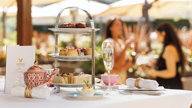 Outdoor dining - Hilton London Syon Park (Brentford)