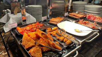 Desayuno a la carta (GBP 18.00 por persona)