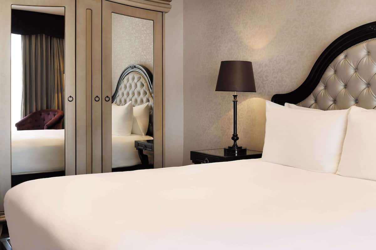 queen standard room | in-room safe, desk, laptop workspace, soundproofing