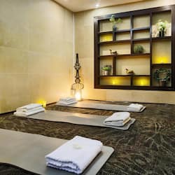 Couples treatment room(s), body treatments, aromatherapy