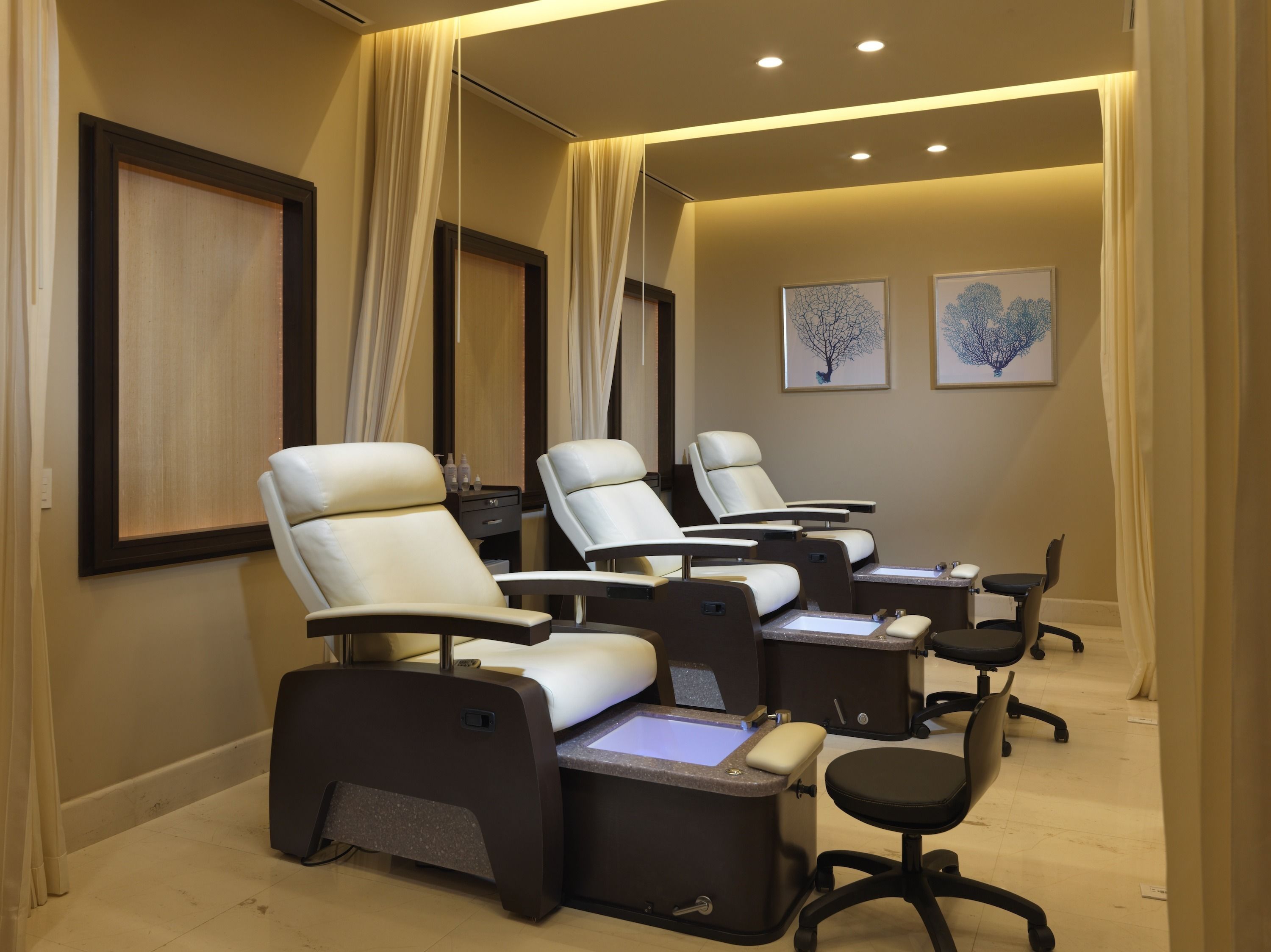 couples treatment room(s), hot tub, steam room, body treatments