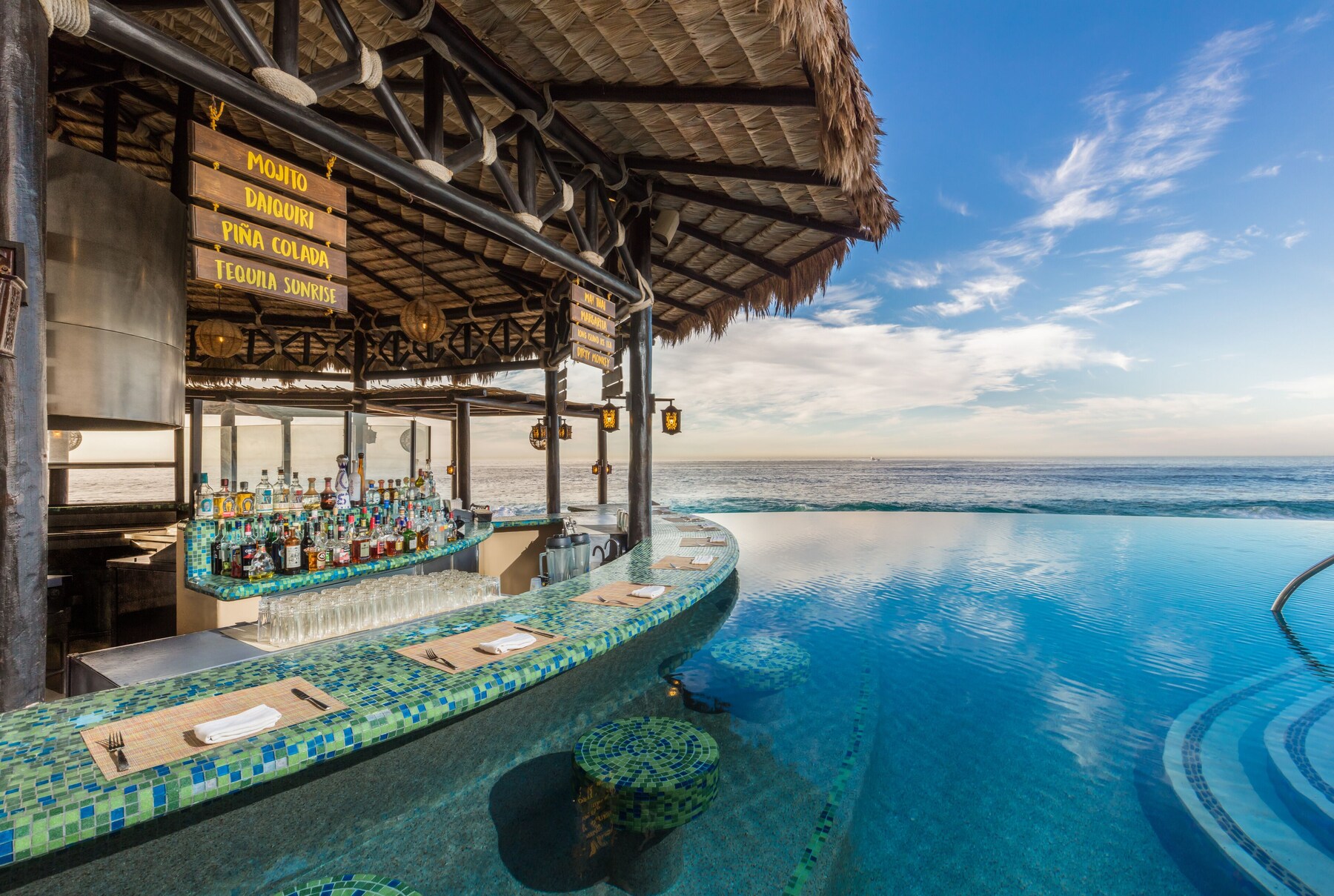 4 restaurants; breakfast, lunch, and dinner served
