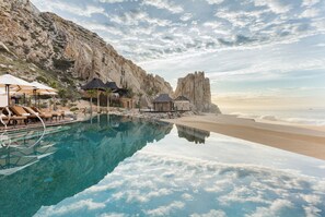 7 outdoor pools, open 9 AM to 9 PM, pool cabanas (surcharge)