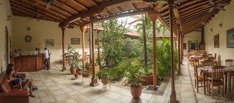 호텔 엘 알미란테