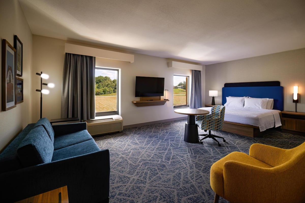 标准房 | 起居区 | 32-英寸液晶电视 (配备卫星频道)、电视