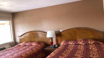 Desk, soundproofing, free WiFi, bed sheets