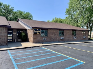 Exterior - Executive Inn Cass City (Cass City)