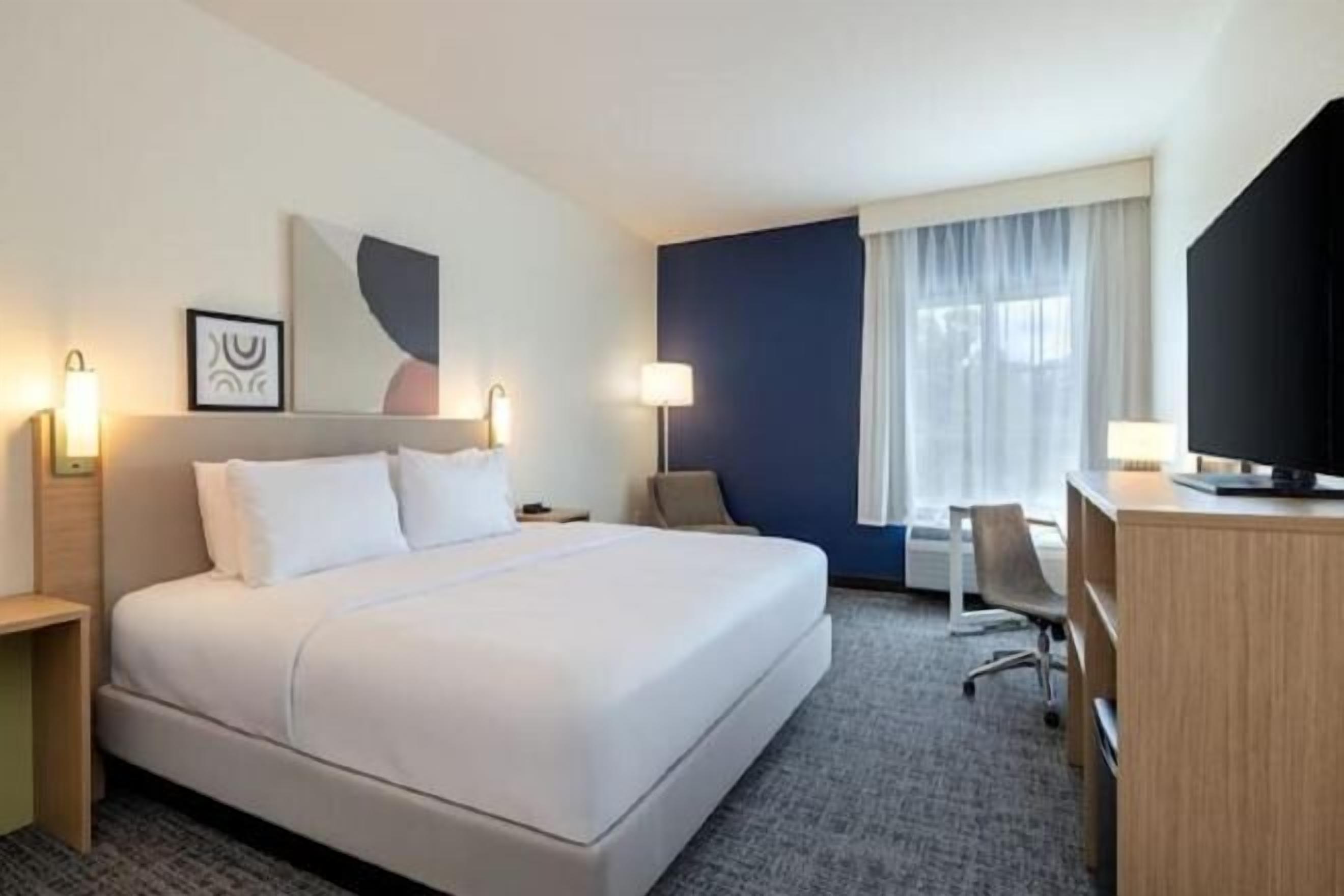 Ropa de cama de alta calidad, escritorio y cortinas blackout 