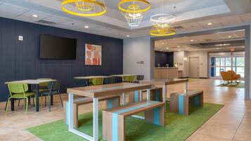 Free daily continental breakfast