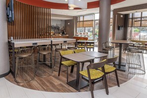 Free daily buffet breakfast - SpringHill Suites Houston Baytown (Baytown)