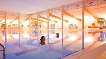 Indoor pool, sun loungers