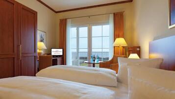 Doppelzimmer, Meerblick | Zimmersafe, Schreibtisch, Verdunkelungsvorhänge, kostenloses WLAN