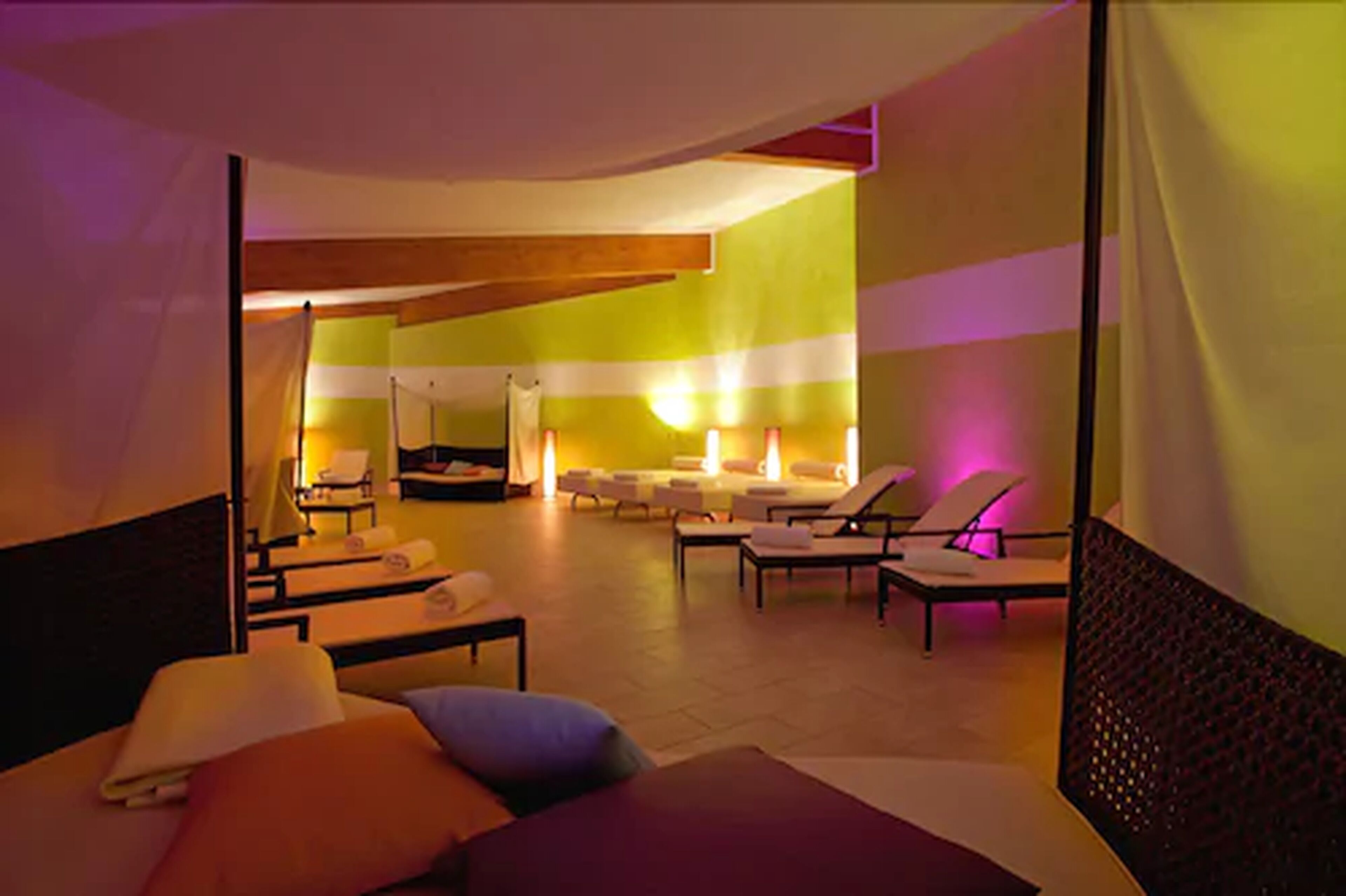 couples treatment room(s), sauna, hot tub, turkish bath/hammam