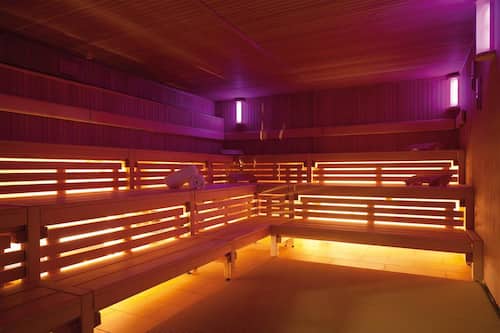 Espace de soins pour les couples, sauna, bain Ă remous, hammam